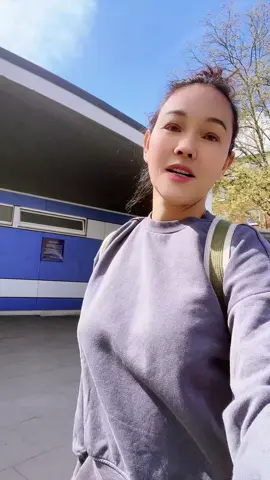 Ikutan ahhh tidura Puuuuaaasss hari ini langit cerah bunda bingung Ayam di masak apa yaa…?? Kasih Rezept dooong anak anak bunda.??