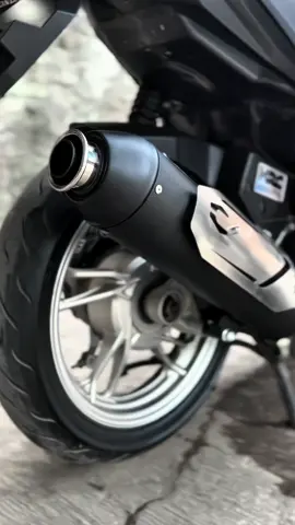 Biarkan video yang memperlihatkan seberapa keren knalpot R one racing ini 🤤  #knalpotroneracing #knalpotracing #variomodifikasi 