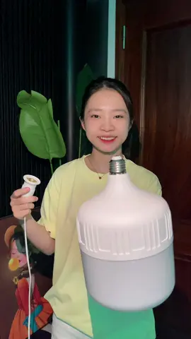 Bóng đèn 100w bên em đã giảm giá chỉ còn 69k#thinhhanhtiktok #xuhuong #muataitiktok #bongden #denchieusang #tiktokshop #bongden100w #tiktok #bongdenled 