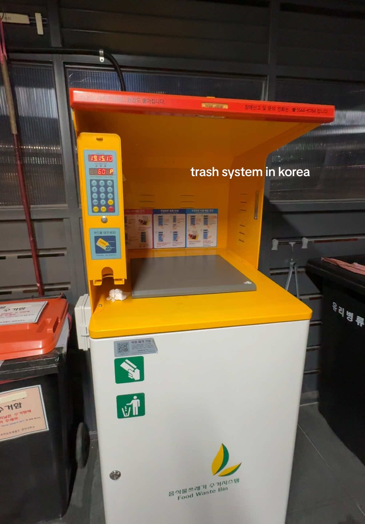 Learning how the trash system works in Korea is definitely stressful at first but I’m slowly learning. It’s so cool learning new things about other countries, I hope yall found this cool too lol 😆 #livinginkorea #recycle #recycling #lifeinkorea #korea #southkorea #koreanculture 