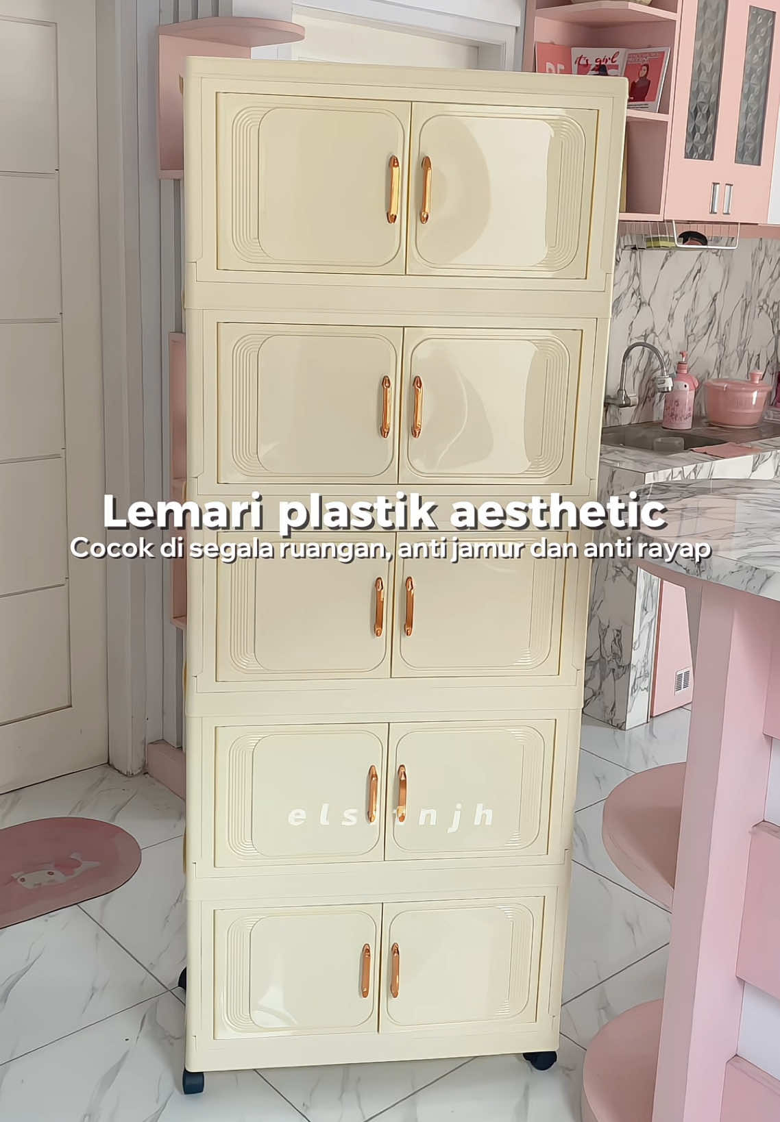 happy banget punya lemari plastik yang aesthetic ini dari @Cubbie shop yang multifungsi dan muat banyak barang, udah gitu cara rakitnya tuh gampang pastinya anti jamur dan anti rayap jadi aman deh!!🥰🫶🏻 #lemariplastik #lemarisusun #lemariaesthetic #lemarilipat #lemarimultifungsi #lemaripakaian #racunelsit 
