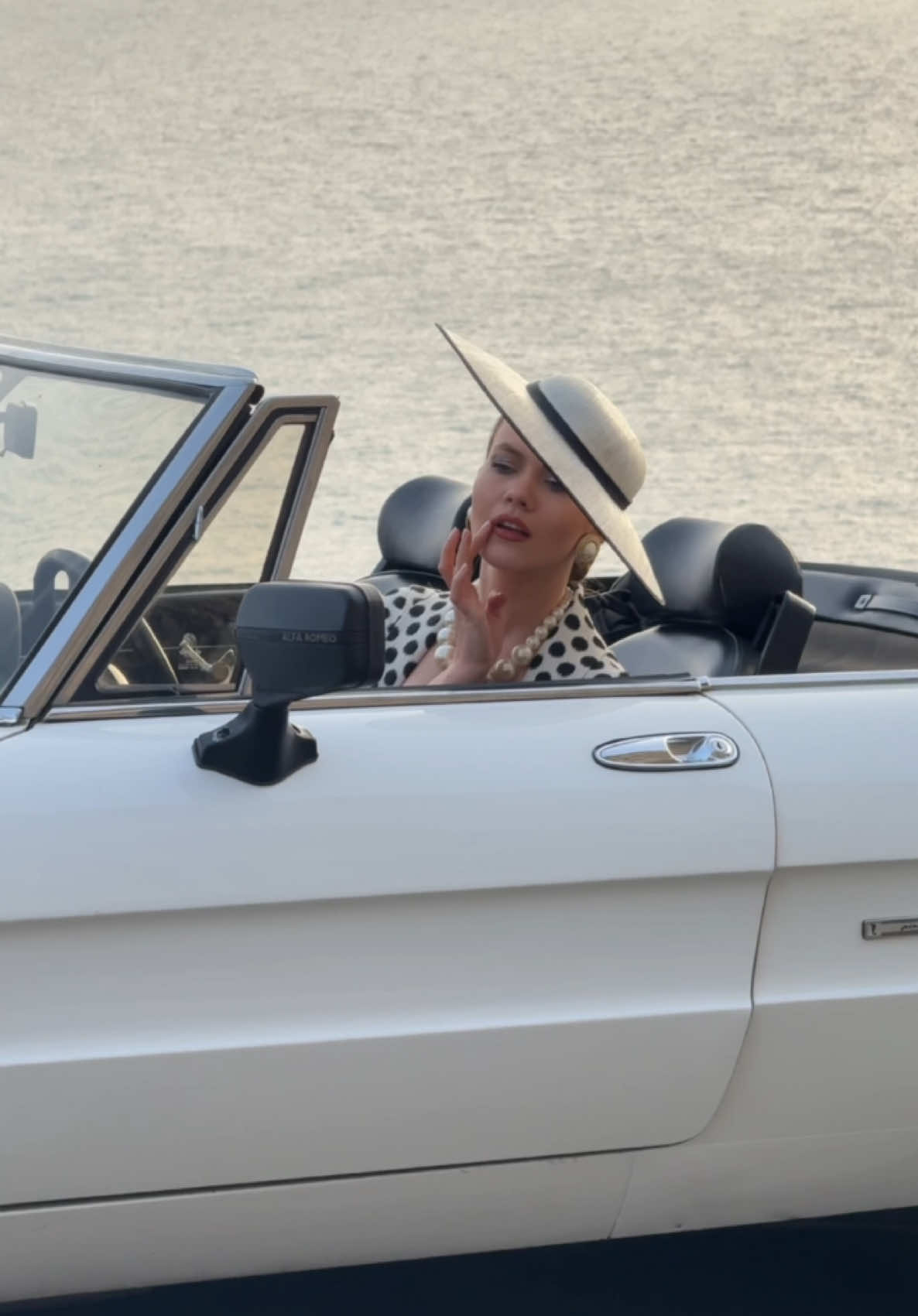 Arrived in Italy with a touch of elegance ☀️ total look @Karen Millen #oldmoney #oldmoneyaesthetic #oldmoneylifestyle #elegant #elegan #elegantstyle #classy #classystyle #luxurylifestyle #retrocar 