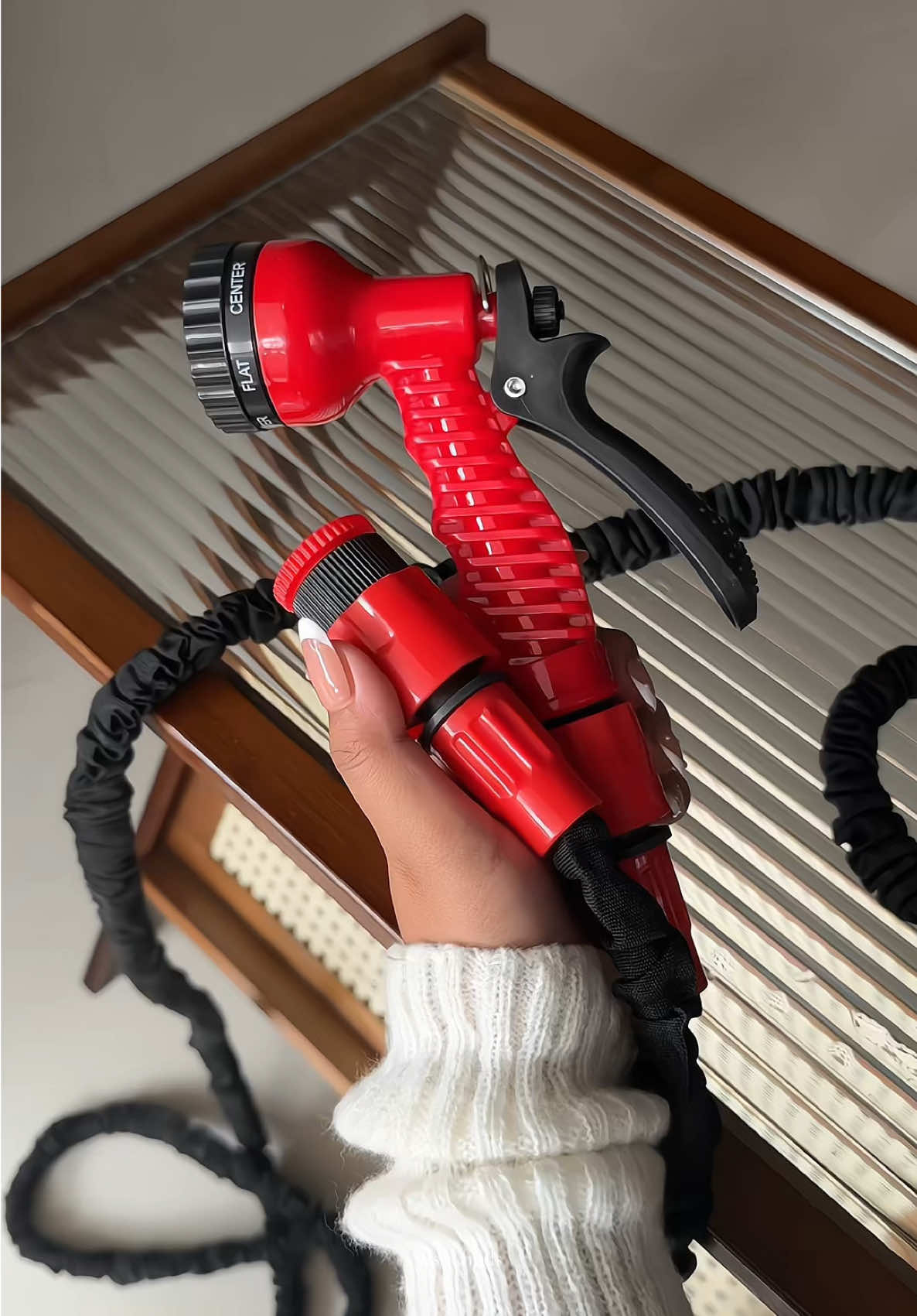 Lightweight, durable, and super easy to use. This 7-in-1 magic hose is def a must have! #mitsushi #waterhose #magichose #waterspray #gardentok #expandablehose #gardentools 