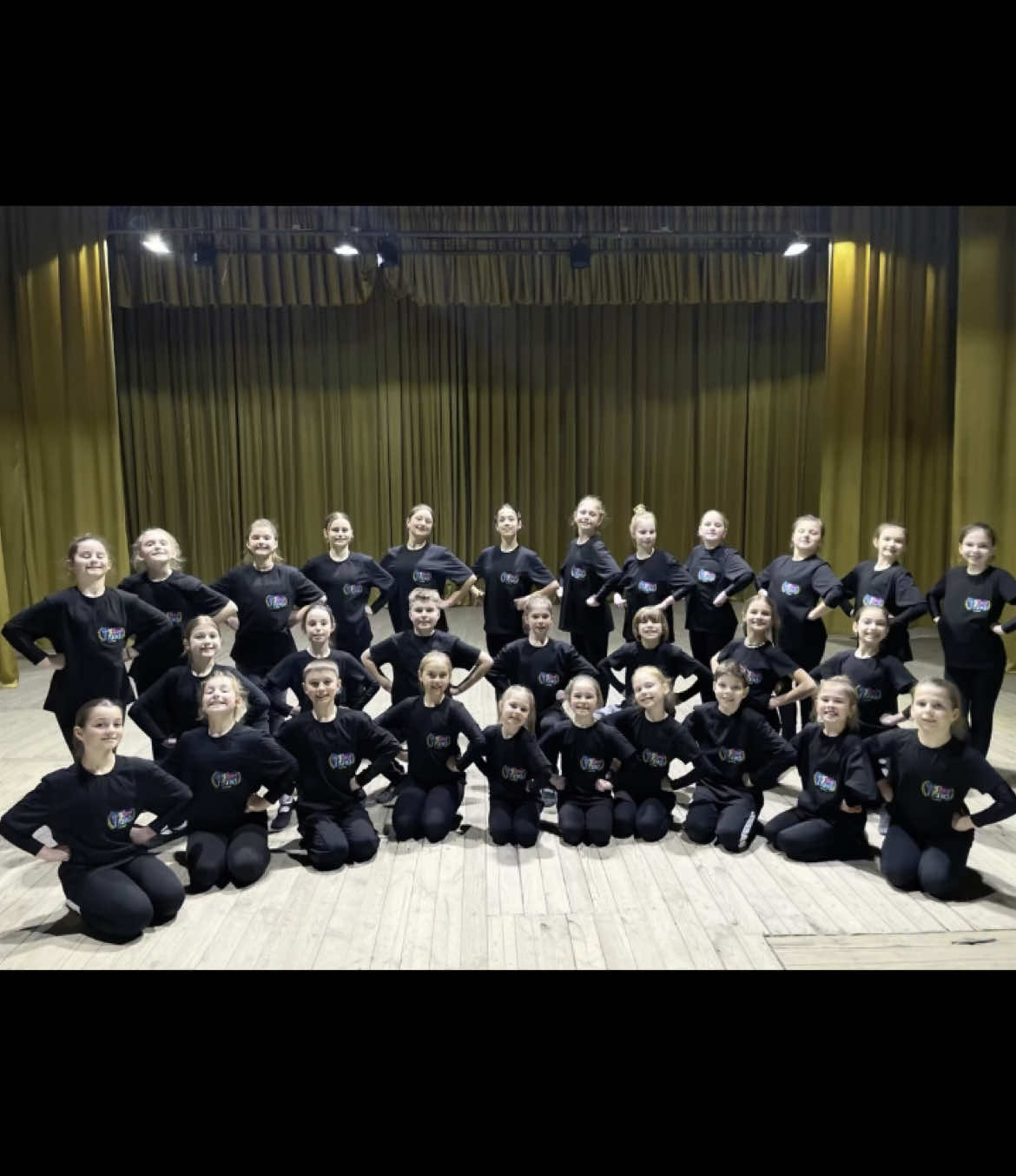 Хореографічний ансамбль «КВІТИ У РОСІ» РДМШім.І.Білозіра У нас тепер є футболки колективу! А це все завдяки значному фінансовому вкладу  мами одній з з учасниць ансамблю - Ірині Щепанкевич! Дякуємо Вам за таку фінансову допомогу і за те, що вірите в нас і вбачаєте крутим колективом, який хоче дарувати глядачу атмосферу танцю🫶🔥 #рекомендації #хореографія #ансамбль #музичнашкола #танці #моїнайкращіучні🤗🇺🇦🥰 #найкращідітиукраїни🇺🇦 