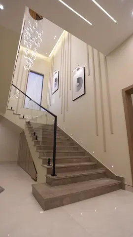 “فيلا مميزة ، تجمع بين الفخامة والرقي، تم تنفيذها بأعلى معايير الجودة والتشطيب الفاخر لتلبية تطلعات عملائنا الكرام.” ‎‏‎دار الغد الهندسية للمقاولات #نبني_للمستقبل ‎‏Future House Gen. Cont. Eng. #buildforthefuture ‎‏☎️037669940 📱0557721244📍Al Ain,UAE ‎#مقاولات #مقاولات_عامة #فلل #بنايات #انشاءات #ديكور #ديكور_داخلي #بناء #العين #ابوظبي #الامارات