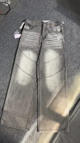 gila gila gilaa secakep ini woiii 🤩🤩🤩 #baggyjeans #Outfit #kalcer #pluviophile #baggy #fashion #ootdfashion 