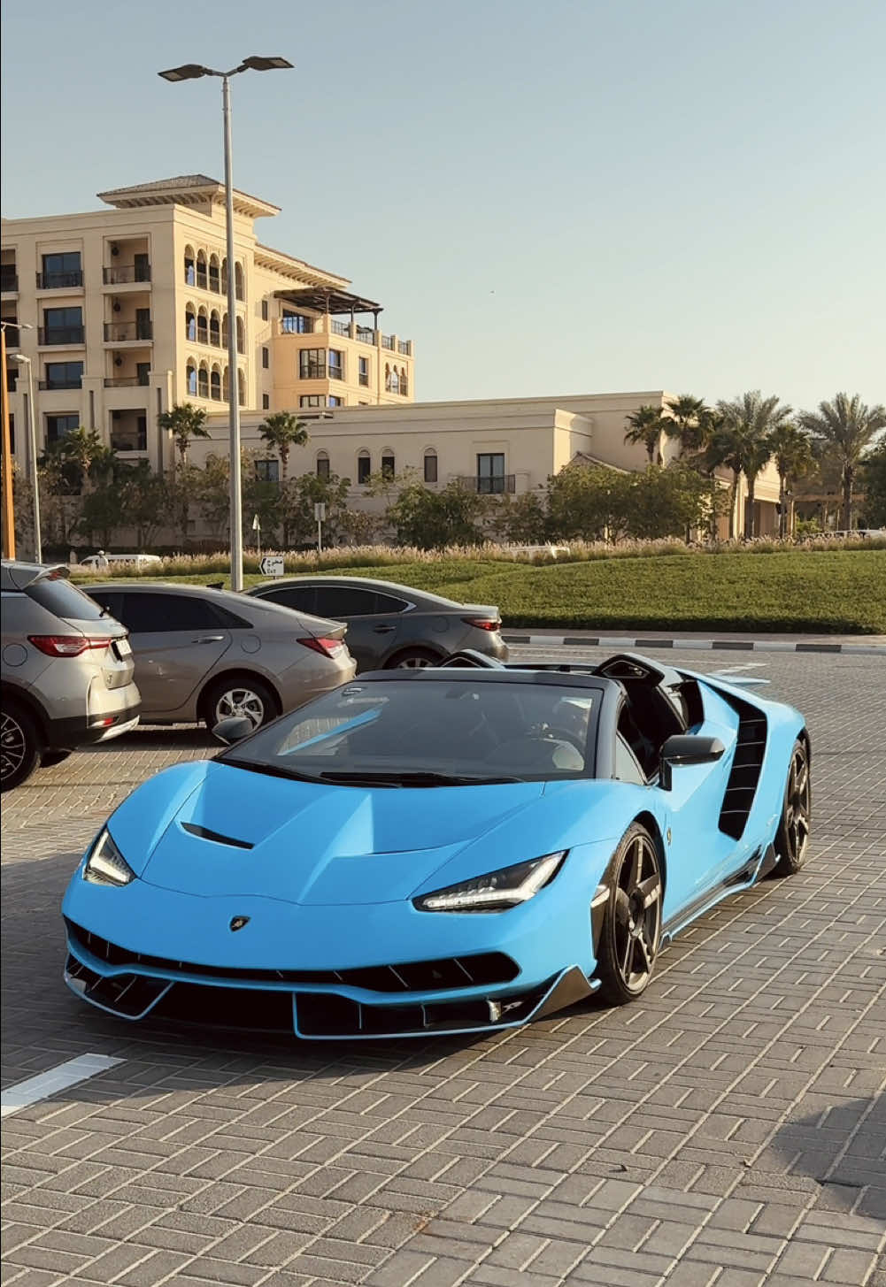 Lamborghini Centenario 1/20🌏       #carspotting #dubaicars #lamborghini #centenario #lamborghinicentenario 