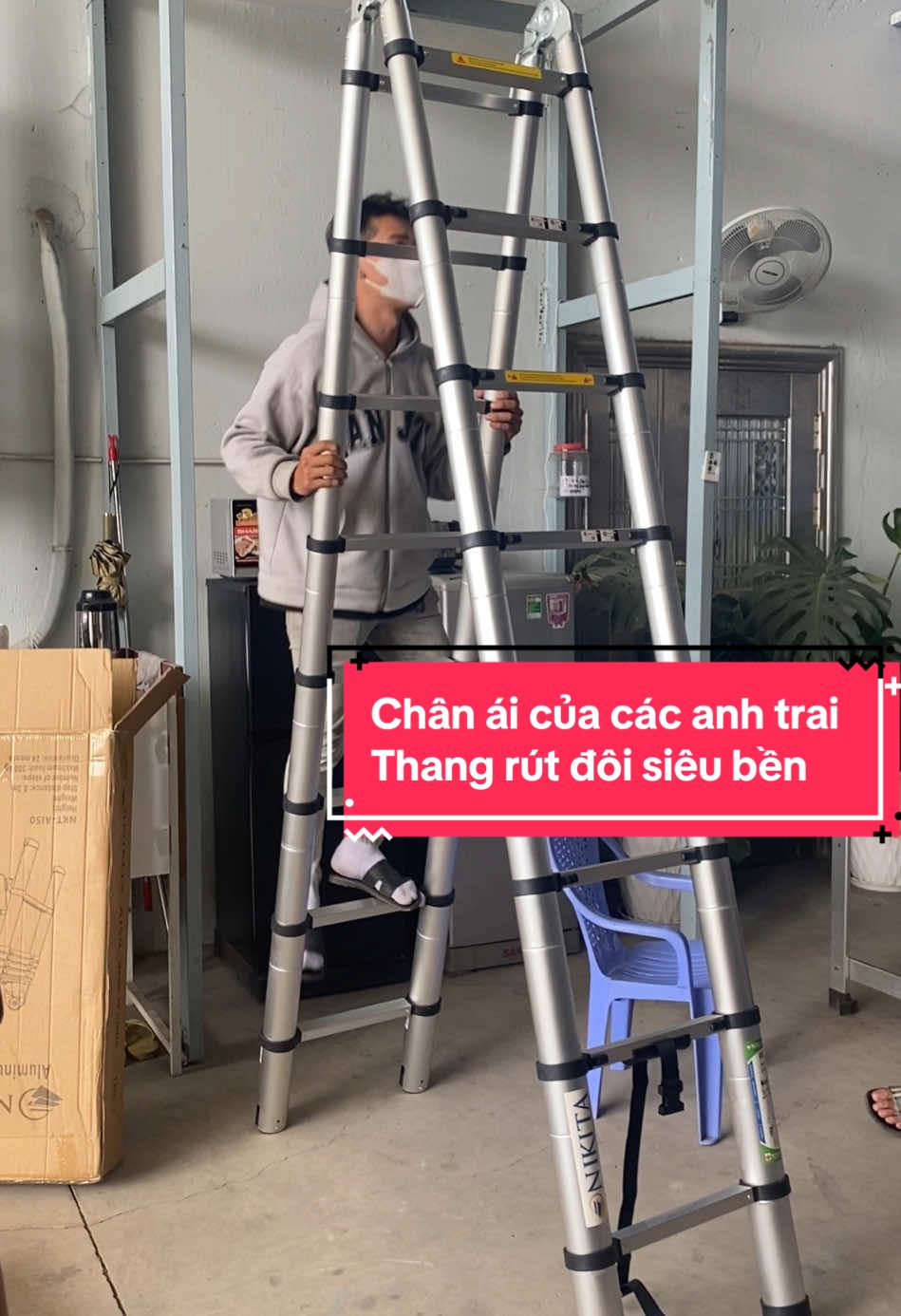 Thang nhôm nhà em được ví như con trâu vì độ “lì” 🤣, khách em nói vậy á chứ e ko có nói, mua là giới thiệu tiếp người sau thôi ạ. 2 anh khách kĩ tính tới xem thang ưng quá đã chốt mang về 🥰 #thang #thangnhom #thangnikita #thangrutdoi #thangchua #thangrut 