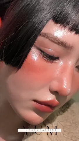 Cho em order 1 cốc đá say nhầm ánh mắt của anh ☕️🫘 #makeup #trangdiem #trangdiemcanhan #douyin #douyin_tiktok_china #makeupdutiec_party #xuhuong #daytrangdiemcanhan #tips #makeupdutiec #makeupcodau 