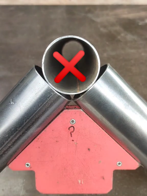 Professional welder's secret of cutting three-way angles. #welding #welder #fabrication #metalwork #tipsandtricks #cuttingskills #pipejoint 