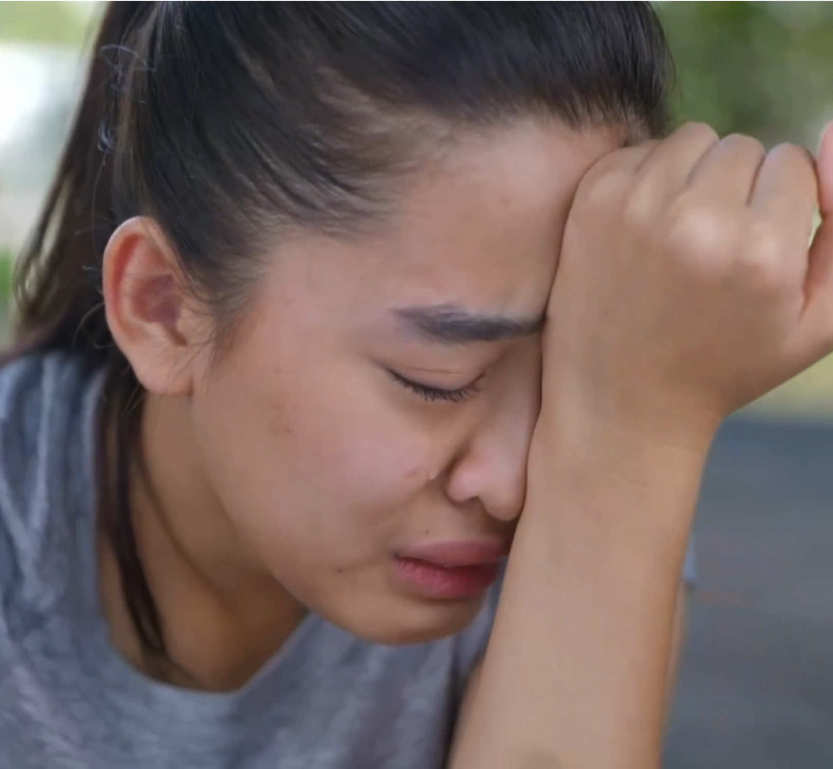 w nangisss liat cimit w nanggis di scene ini sumpahh nyesek bngett , mana si hary keceplosan lgi.. di awal pas dia ngasi pilihan untuk ngontrol syok nya aqela tadi ,coba aqela ga sedih mungkin dia langsung heran kenapa hary bisa tau soal dokter dia krn setau aqela ,ga banyak orang yang tau soal ini😭 dan 1 lagiii pliss tangan hary greget bangett kalau w ada di situ w tarik tangan dia biar megang tangan si Aqelaa😭😭🤏 #aqelacalista #harryvaughan  #harqeel #4u #fypage  #fyppppppppppppppppppppppp 