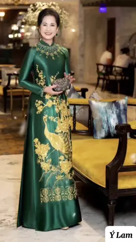 Mẫu áo dài mẹ siêu sang #aodai #aodaime #aodaiylam #aodaivietnam #aodaicuoi #xuhuongtiktok #xuhuong #aodaibasui #aodaitruyenthong #aodaitrungnien #aodaithietke 