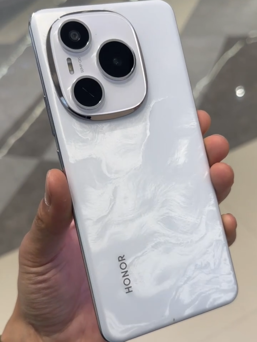 Honor Power with 8000 mAh battery #honor #honorpower #smartphone #new #newphone #xuhuong 