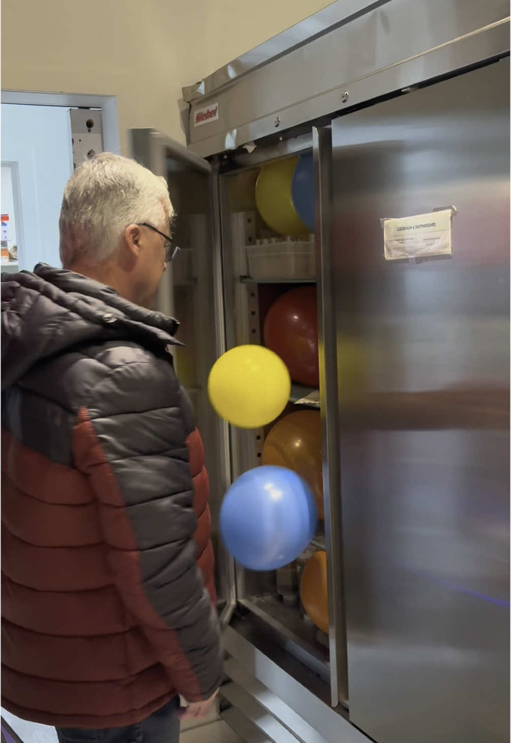 On prank Claude, notre livreur pour son anniversaire 🎈 #lecomptoirlunch #prankvideo #birthdayprank 