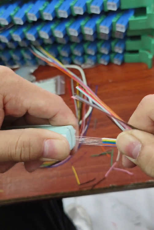 This thermal stripper is a game-changer! Easily handles 200 cables a day without breaking a sweat.#fiberoptic #fiberstripper #fibertools #fusionsplicer #telecomwork 