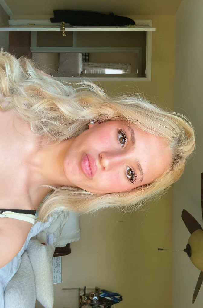 Summers creepin in 🔆#tan #laylablue #blonde #beach #Summer #hair #lashes 