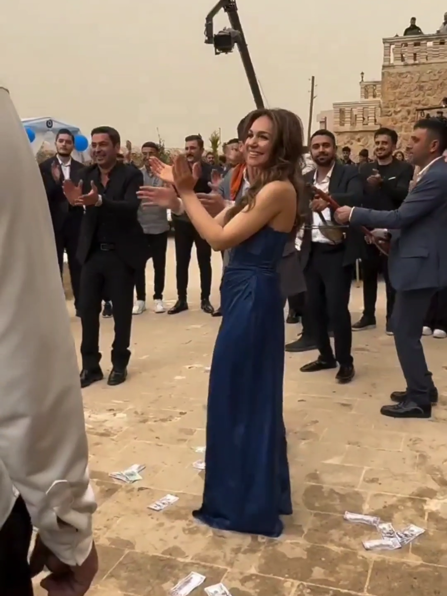 Nare Albora,what a beauty love her dress 🔥🔥💃#movieclips#tvclips#foryou#cihal#uzaksehir#mardin#halay 