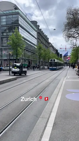 Zurich 📍🇨🇭 #zurich #zürich #switzerland #schweiz #citycenter #tram #publictransport #dayoff #exploring 
