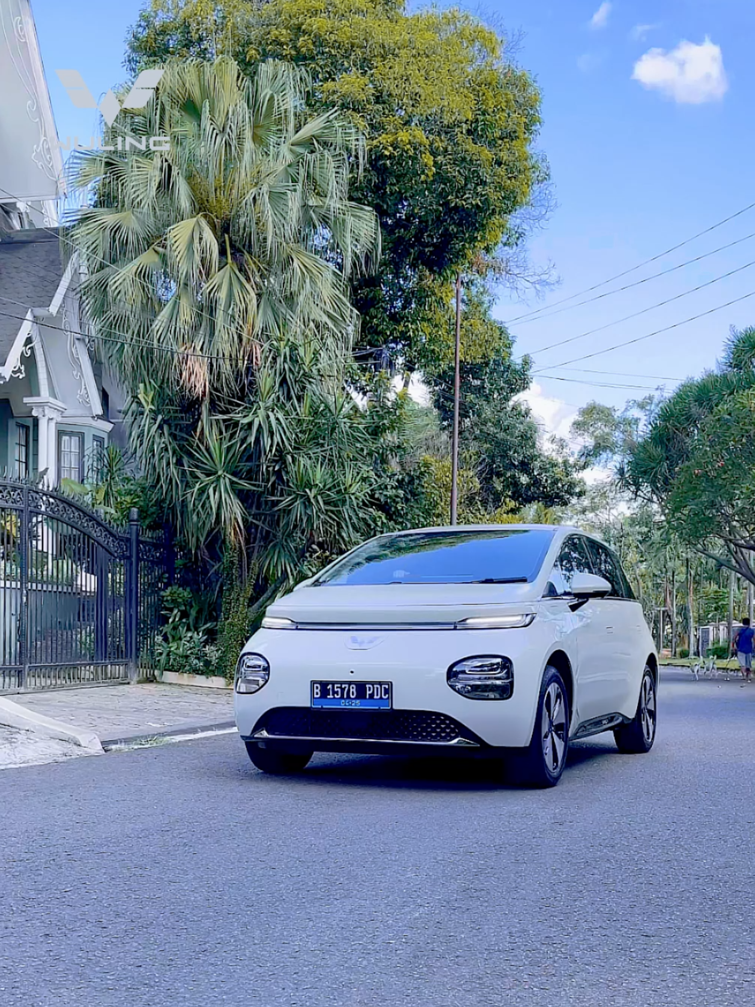 Fitur Cloud EV yang wajib kamu rasain secara langsung! Cloud EV selain bisa kasih rasa nyaman saat berkendara, fiturnya juga bikin amazed deh! 😍 Mau rasain fitur lainnya di Cloud EV? Yuk book test-drive di dealer Wuling terdekat! Book test-drive disini: https://wuling.id/id/uji-kemudi  #DriveForABetterLife #DriveForAGreenLife #WulingMotors #WulingEV #DibangunDiIndonesiaUntukAnda #WorryFreeBersamaWuling #TenangBersamaWuling #CloudEV #FiturEV #TestDrive