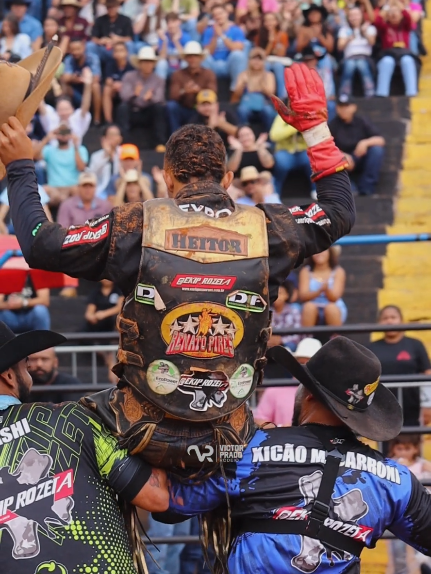 Põe modaa pro Campeão Nacional Ekip Rozeta ✨️🔥🙌🏻 . #fyp #fy #rodeio #rodeioemtouros #rodeiopaixao #expolondrina #modao #zezedicamargoeluciano 