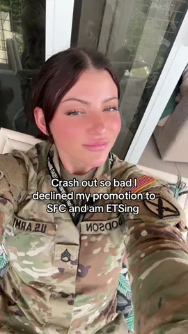 Heheheheh oops  #militarymakeup #girlsinuniform #army #marines #marinecorps #military #navy #boots #airforce #combatboot #milso #militarylife #veteran #vet 
