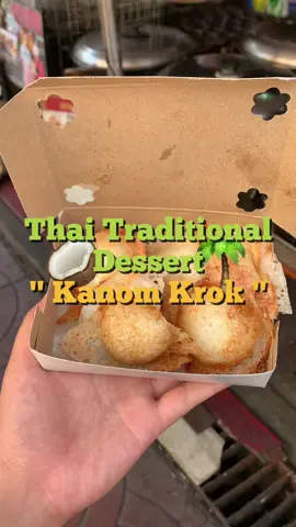 Hot & Sweet “Kanom Krok” 🫶🏼🥥 Crispy outside, creamy inside – meet Thailand’s tastiest duo! 🤤🌴✨ #kanomkrok #thaidessert #thaidessertlovers #dessert #desserts #dessertlover #thaifoodie #bangkokstreetfood #bangkokfoodies #bangkokfoodie #bangkokfoodguide #bangkokeats #bangkokfoodtours 