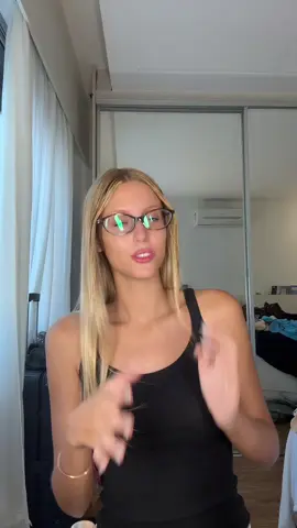 Mesmo na correria do dia a dia tem coisas que eu não abro mão e uma delas é estar com o cabelo bem cuidado, com brilho, pouco frizz, tudo o que a linha #LisoDosSonhos me entrega e além disso, olha esse teste surreal de umidade que eu fiz com o produto depois de conferir isso em um treinamento de @L’Oréal Paris !  Façam esse teste com o de vocês, pois eu quero muito ver o resultado! 💗 #ElseveLisoDosSonhos #LorealParisHairCare #LorealParis  *publicidade