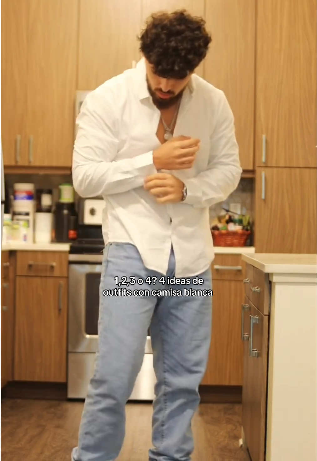 1,2,3 o 4? 4 ideas de outfits con camisa blanca  #outfit #outfitinspo #menswear #mensfashion #modamasculina 