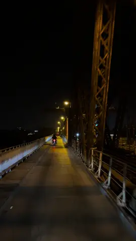 Long biên về đêm🥰🥰🥰 #hanoireview  #xuhuong  #hanoi  #tiktok 