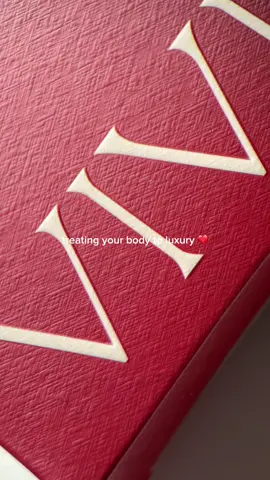 Comment if you haven’t experienced our unboxing experience and we’ll send one of you this 🫶🏼 #camelno #womensunderwear #frontseamleggings #camel #womenownedbusiness #vivieintimates 