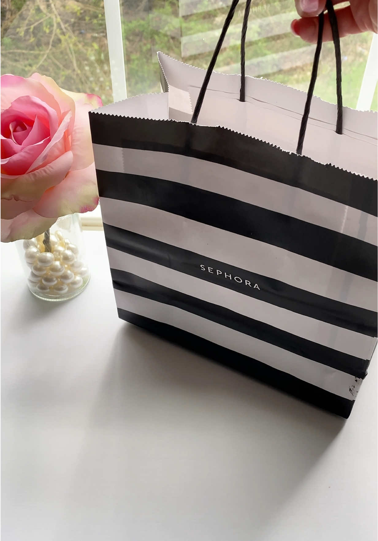 🖤 mini sephora sale haul 🤍 @Huda Beauty @hudabeautyshop ❤️ I bought products from store and online both. The products you see in this video are from store, online order is on the way.  #sephora #sephorasavingsevent2025 #sephorasale #sephorasavingsevent #hudabeauty #hudabeautylover #huda #sephoraxhudabeauty #colorsoflifewithfakiha 