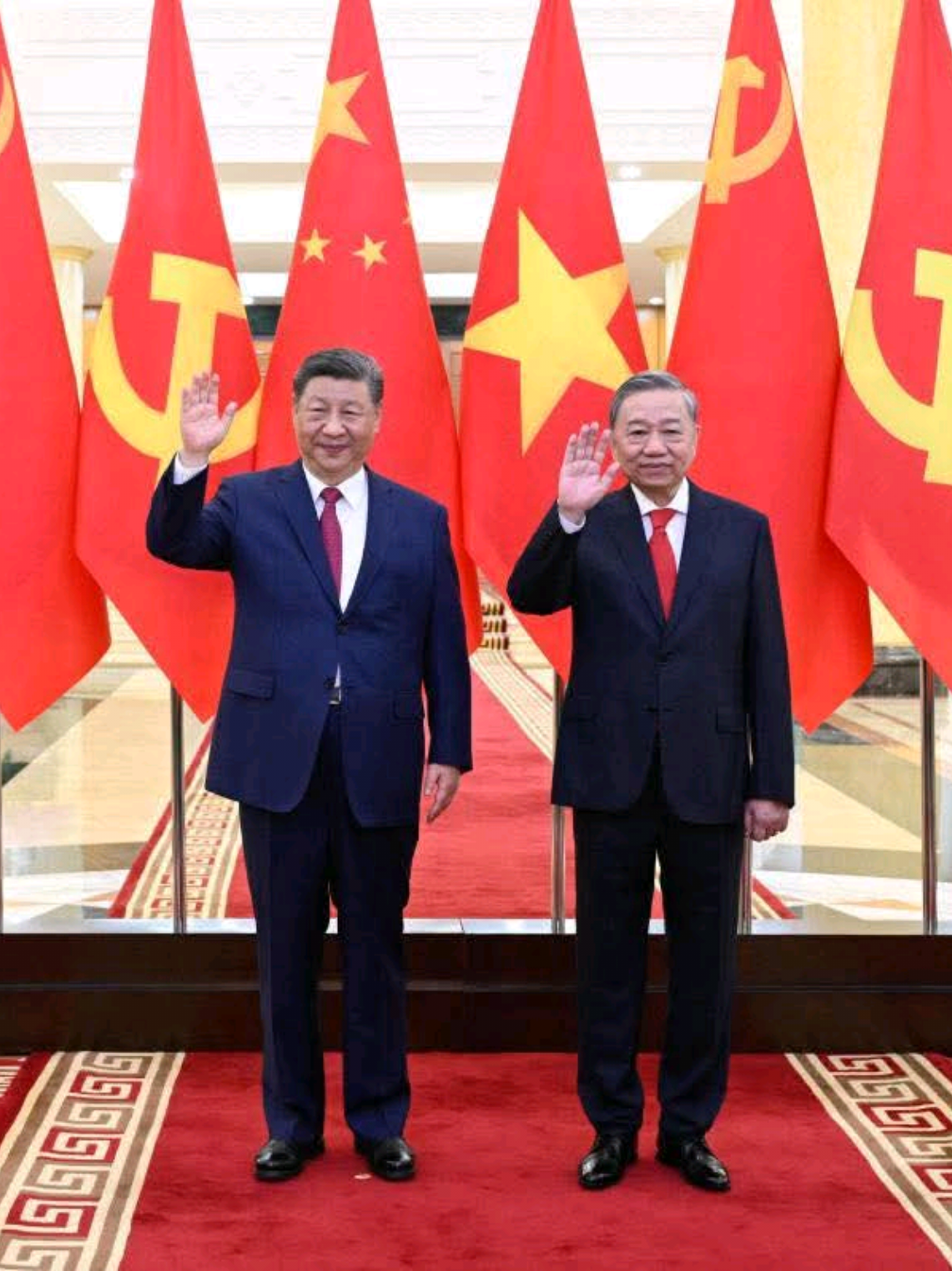 Tại cuộc hội đàm với Tổng Bí thư Tô Lâm, Tổng Bí thư, Chủ tịch Tập Cận Bình đề xuất 6 biện pháp nhằm làm sâu sắc việc xây dựng Cộng đồng chia sẻ tương lai Trung Quốc – Việt Nam. Một là tăng cường sự tin cậy chiến lược ở mức độ cao hơn. Hai là xây dựng lá chắn an ninh vững chắc hơn. Bà là mở rộng hợp tác cùng có lợi chất lượng cao hơn. Bốn là thắt chặt sợi dây gắn bó lòng dân rộng rãi hơn. Năm là triển khai hợp tác đa phương chặt chẽ hơn. Sáu là thực hiện tương tác trên biển lành mạnh hơn. https://vietnamese.cgtn.com/2025/04/14/ARTI1744629934589264