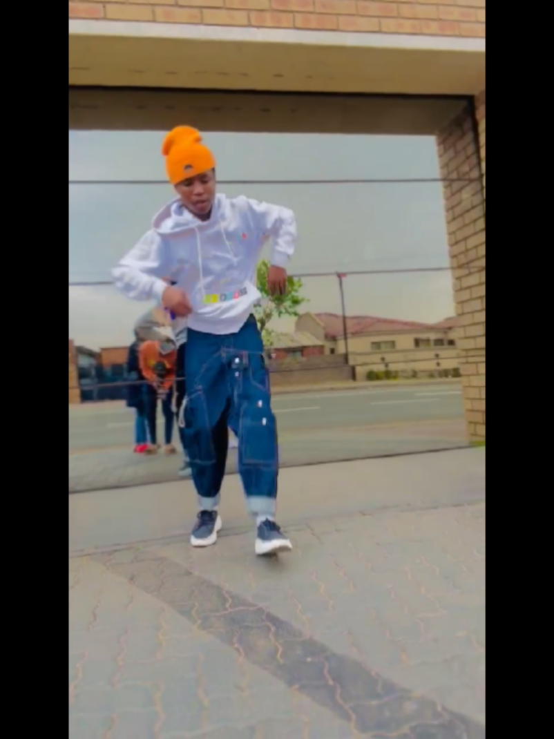 We Learn first before we become masters🇨🇦🔥🥵 Dancer: @Kananelo_k🧗‍♂️ #fyp #sbhujwa #trending #dancer #choreography #amapiano #facebookreels #tiktok #insta #instagramreels #dancechallenge #kanzonation #wozakanzonation #theunknownfamilia #jaycrutse #theunknownsons 
