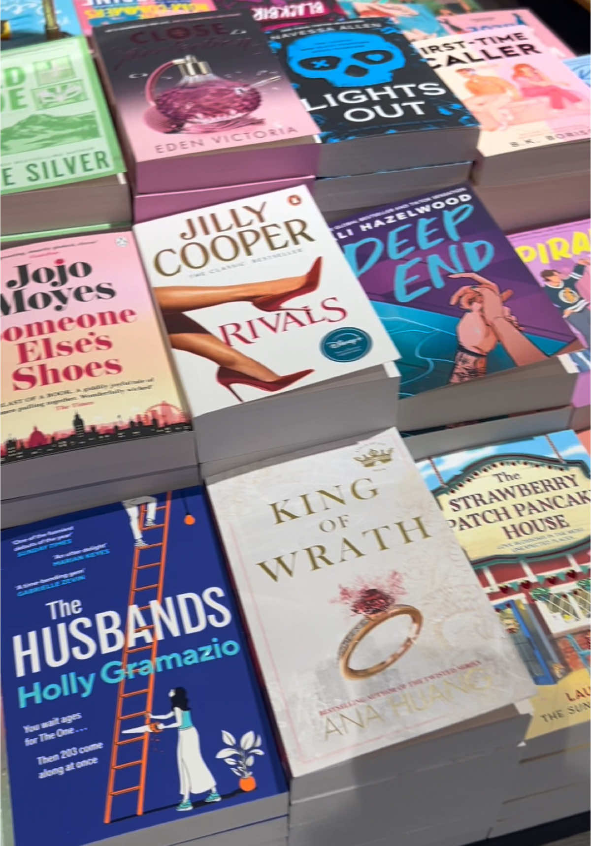 Love a good Waterstones trip! <3 #BookTok #booktokuk #booktokaccount #booktoker #bookbesties #books #bookgirly #reading #reader #readersoftiktok #booklover #bookstan #bookshopping #comebookshoppingwithme #waterstones #waterstonestrip #waterstonesbooks #waterstonesvlog 