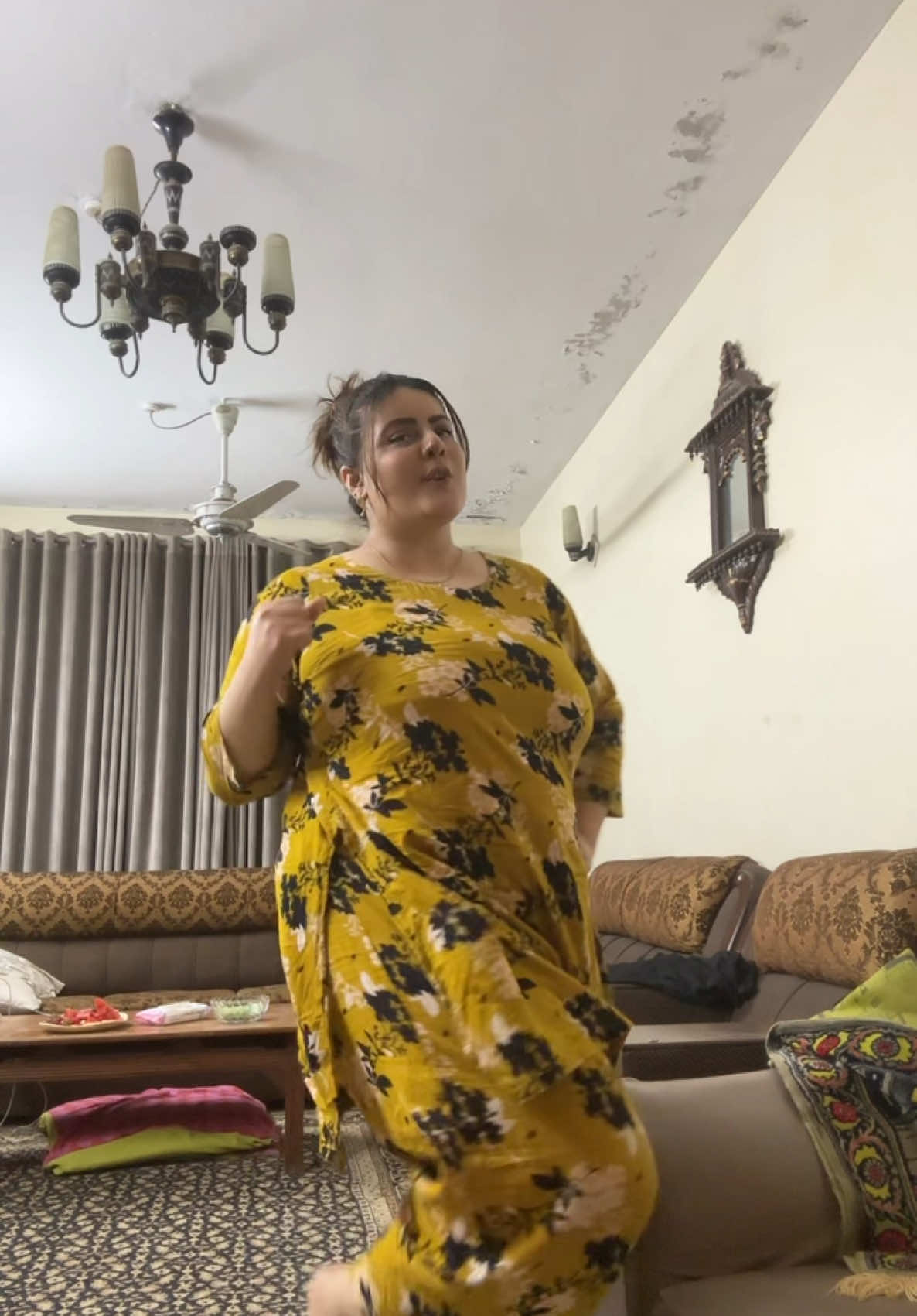 Ye dekh lo mai jan k nae girti 🤬 🤬 #onthisday #lallain #lallainfam # #lallainfame #lallainstyle #bloopergirl #motogirl #fyp #fyp #fyp #foryoupage #foryou #fashionwomentop #unfreezemyaccount #viraltiktok #viralmyaccount #viralmyaccount #lallainnew #famoustiktok #viralvideos #famousvideo #viral #lallainnew #lallainlive #famousworld #shadivlog #bycottrishtedaar #moyemoye #moyemoyemoments #famoustiktok #viralvideos 