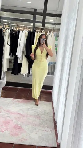 New collection 🌼 A cor amarelo pastel está em alta nesta coleção 😍  Vestido tam.S/M e M/L  . Contém ombreiras  #moda #modafeminina #modafashion #modamulher #novacoleção #primaveraverão #lojafísica #lojaonline #porto #foryoupage❤️❤️ #for #foruyou 