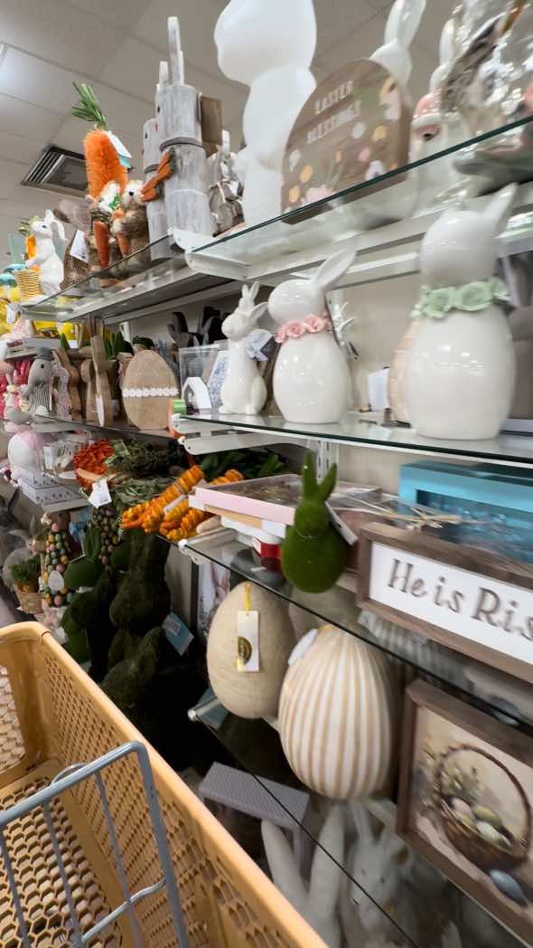 Browsing through spring decor is good for the soul. 🌼💳 #MentalHealthWalk #Walk #Shopping #HomeGoods #SpringShopping #EasterDecorations #SpringDecor 