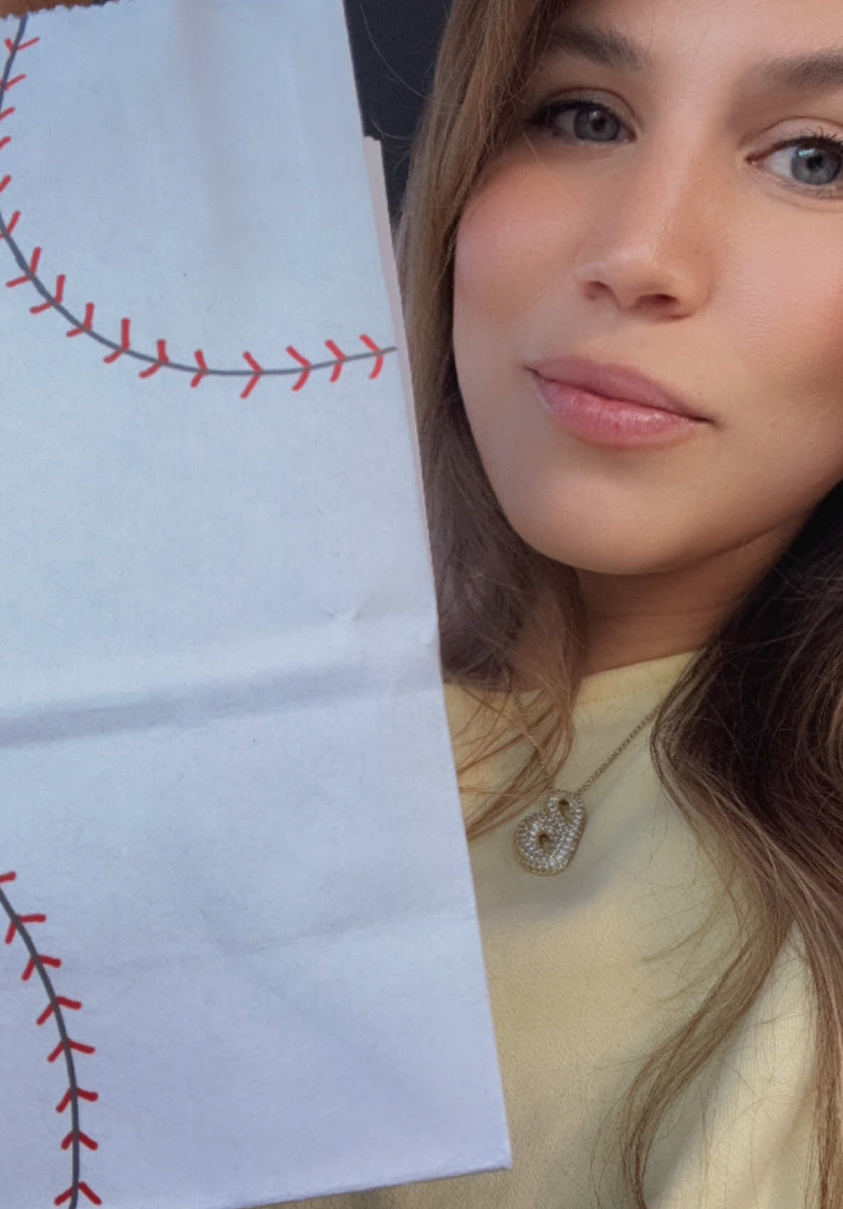 Easy and simple baseball snack bags! I had to improvise on the spot and think they turned out so cute! If I had more time adding a cute baseball ribbon, their team or even jersey numbers would be so cute! #baseballsnackideas #snackideas #snackideasforkids #baseballlife #baseballszn #fypシ #snackbag @target 