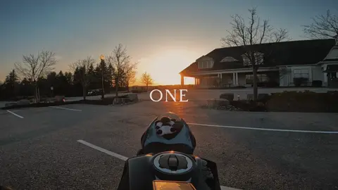 Golden Hour type of thingzz😁 • • • • • #motorbike #biker #bikelife #moto #video #aesthetic #trend #ninja400 #kawasakininja #sunsetlover #videoviral  #goldenhour #cinematic #cinema #cinematography #videography #filme #filmclips 