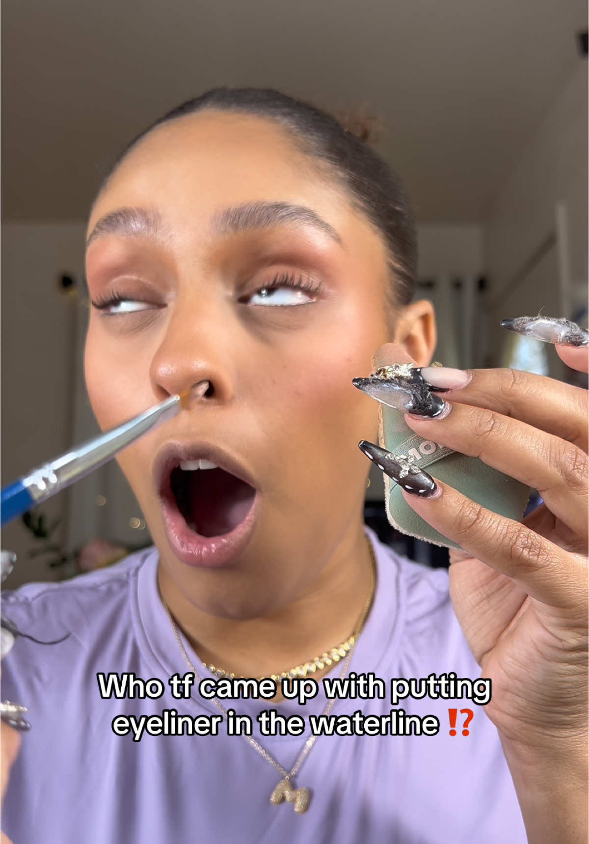 Because who and why 😭 #makeupfail #beautyispain #beauty #BeautyTok #makeuptok #makeup #girls #relatable #Eyeliner 