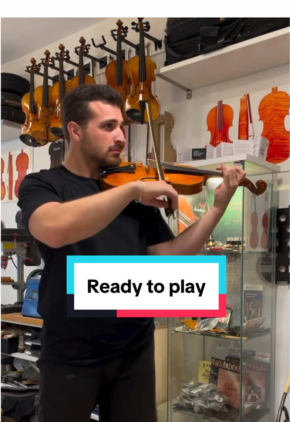 After months of dedication, I’ve finally completed this special violin. Every detail is handcrafted with passion and precision. I hope its voice and spirit will inspire the musician who plays it. Check out the video for details — your thoughts are welcome! www.luthierokan.com #violin #violinmaker #luthier #handmade #varnish #violinmaking #luitaio #geigenbauer 