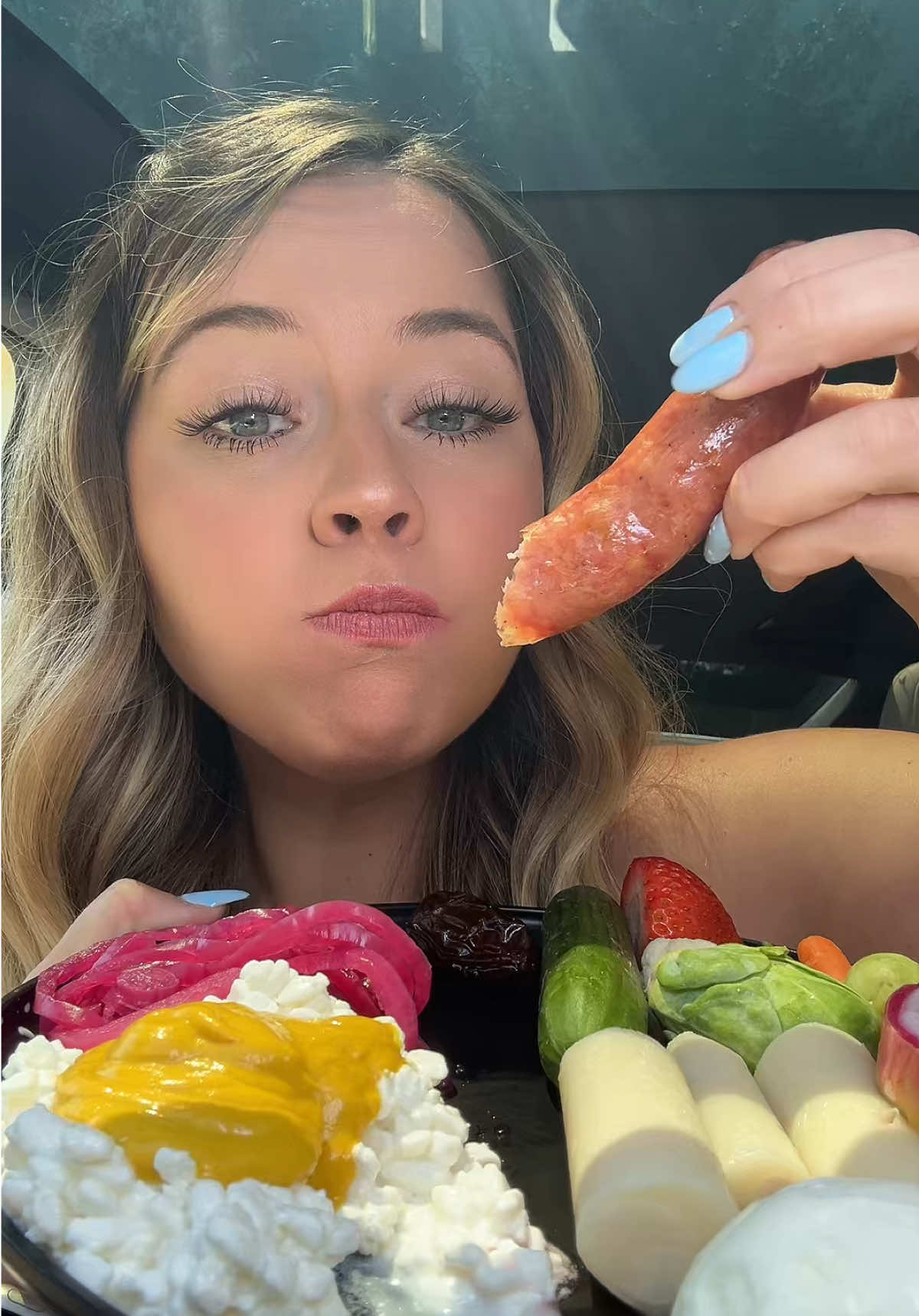 PICKLED RED ONIONS ARE MY NEW ADDICTION ‼️ #tiffanyplateday10 ##lunch##healthygirllunch ##eatlunchwithme##mustard##applesausage##veggieswithmustard##asmr##crunchy##crunchylunch##healthyrecipes##healthylifestyle##chickensausage ##blueraspberryelectrolytes  ##applechickensausage##mukbang##electrolytes##pov##lunchchat##healthygirlsummer##brussies##tiffanyplate