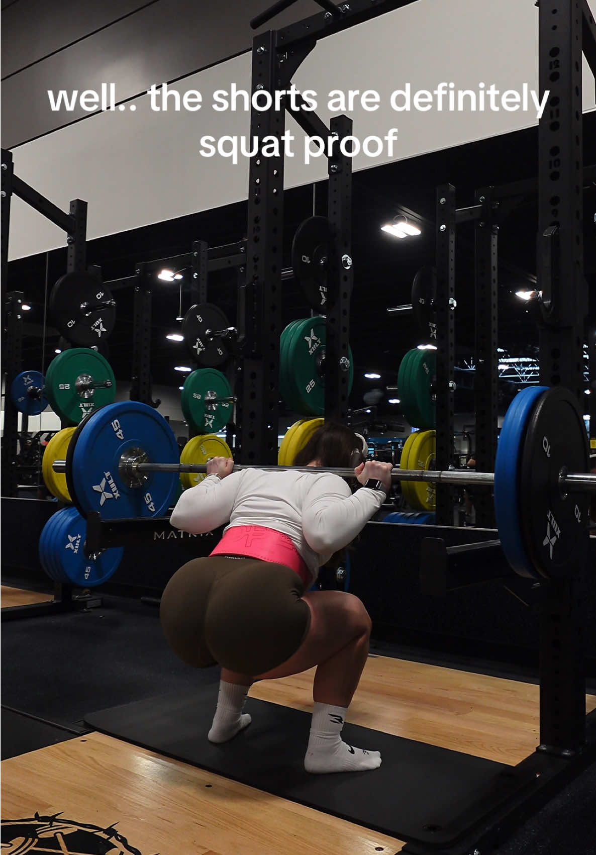 double fail but the still looked good doing it. #fyp #aurola #squat #ttshop #squatproof #fypシ 