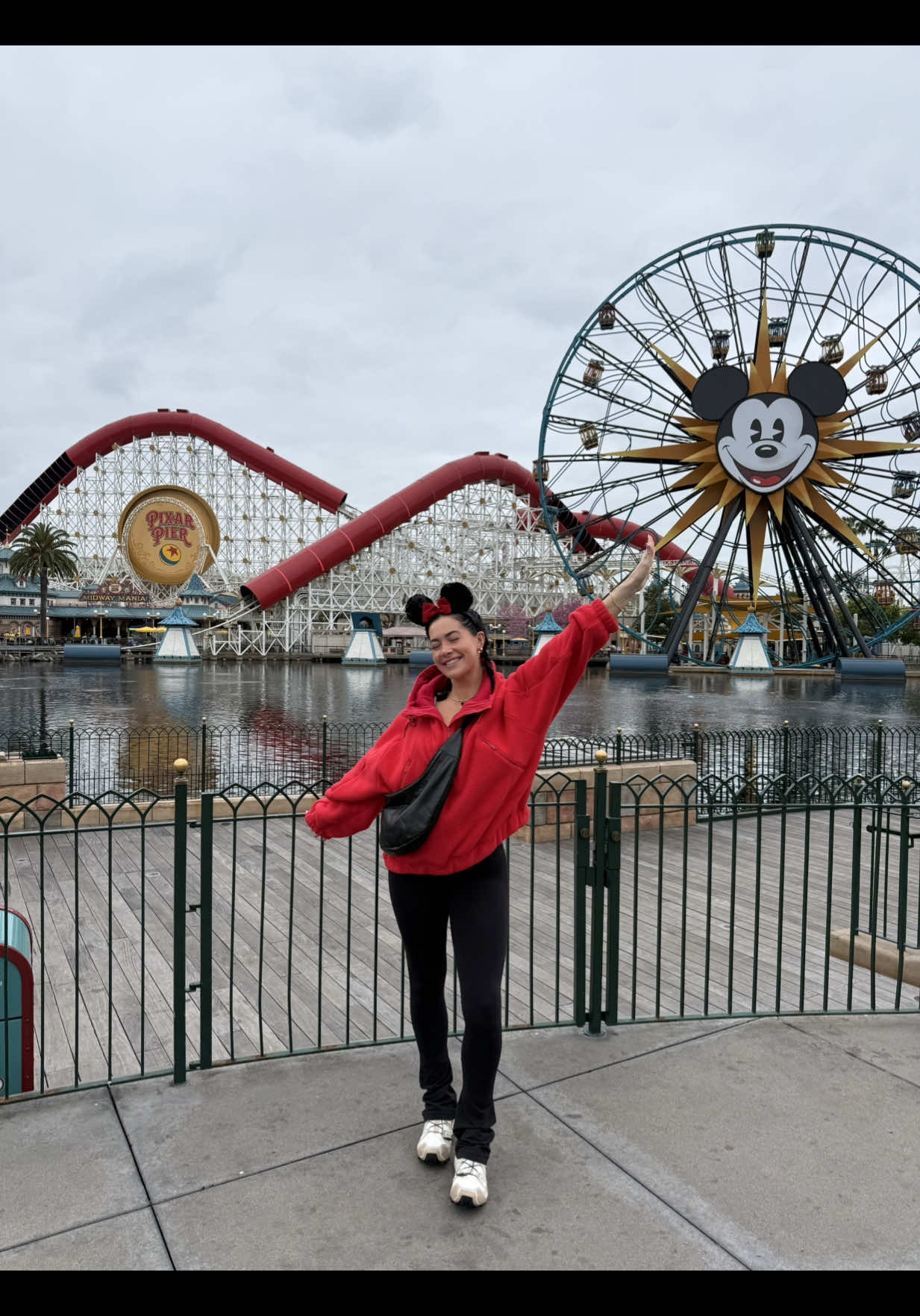My ideal Disney outfit 🥰✨ #fyp #viral #disneyland #californiaadventure #trending #getdressedwithme #OOTD #disneyoutfits #disneyoutfit #ditl #mom #MomsofTikTok #momlife #momfashion 