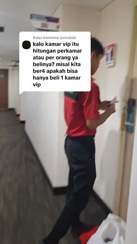 Membalas @junsabda  1 kamar VIP itu isinya 2 bad ya kak . jadi kalau mau disi 4 orang bisa aja tapi shering kasusnya, kalau gak  bisa lesehan dibawah, #mudiklebaran #kamarvipkapal 