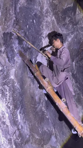 Extracting Himalayan pink salt #himalayanpinksalt #undergroundmining #saltlamps #pinksaltlamps #mining #minerals #viral 