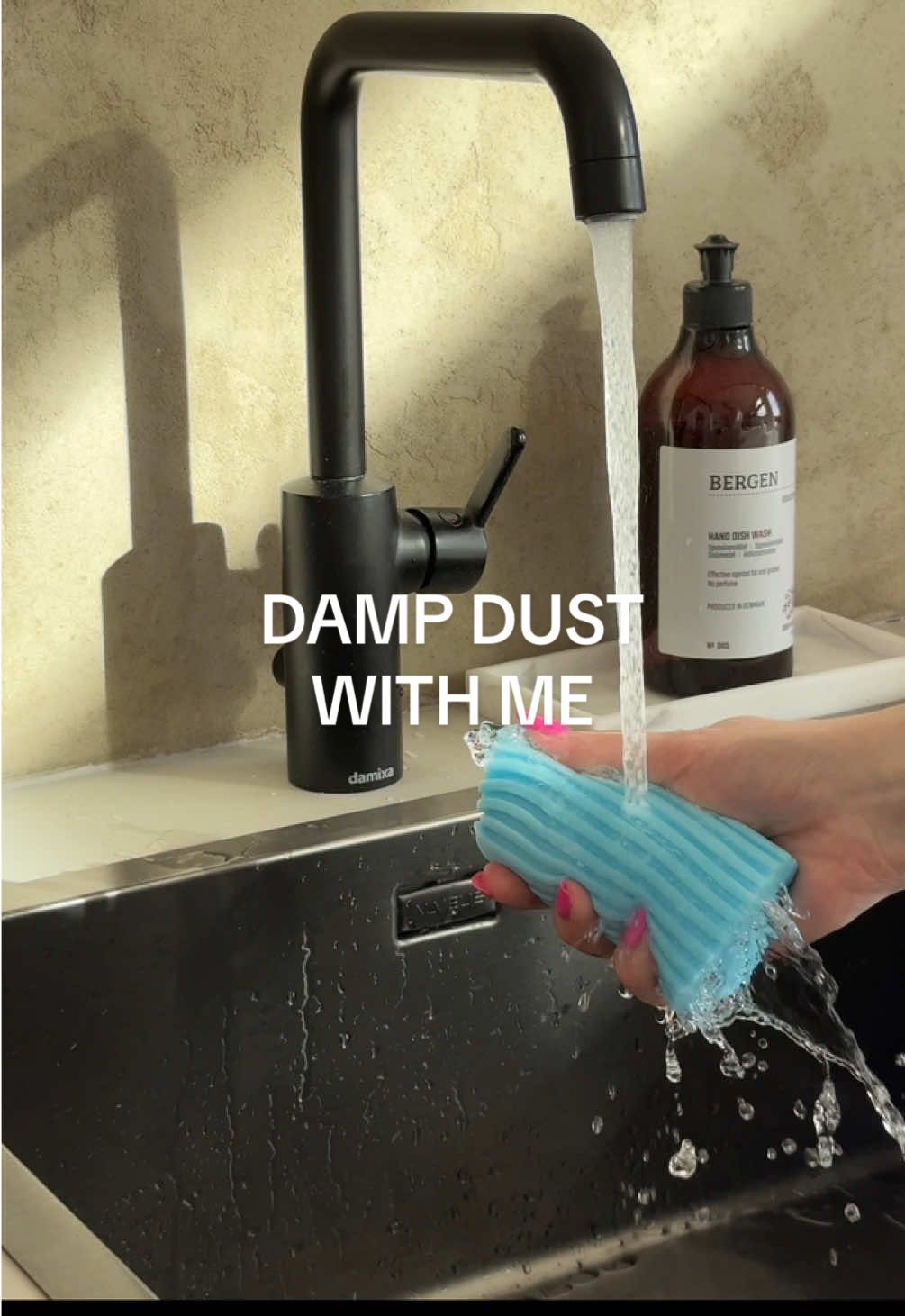 this scrub daddy damp duster is definitely my fave tool for dusting, it makes the job so much easier and way more fun 🫶🏼 also, how cute is this colour?! #CleanTok #scrubdaddy #dampduster #cleaningtools #dusting #cleanwithme #cleaningmotivation #cleaninginspo #cleaninghacks #cleaningtips #cleaninghacks 