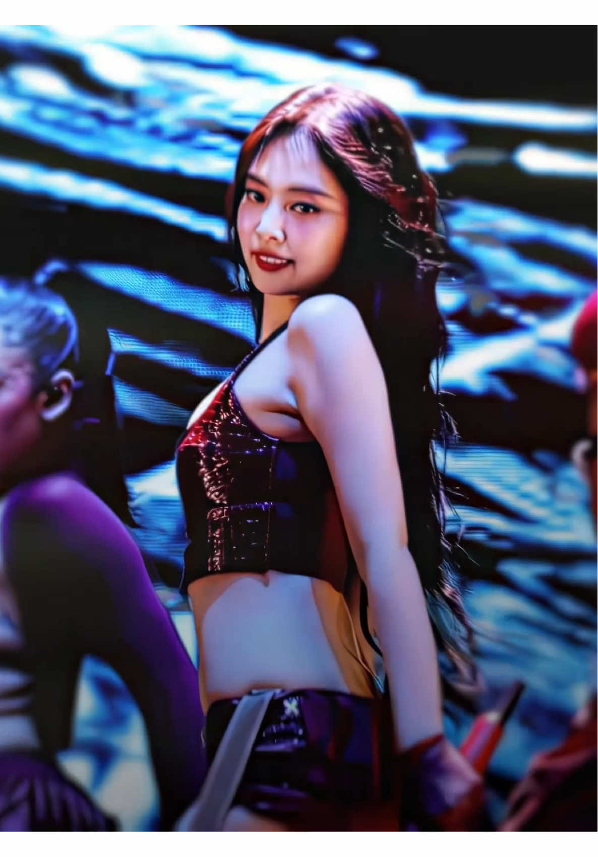 Don’t bore us, take us to the chorus🫣 #blackpink #jennie #kpop ib daemsiel/svtolcgy