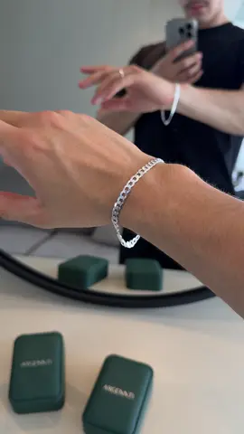 Pulseira Grumet 5 mm. A joia perfeita pra quem não tem medo de ousar e chamar a atenção por onde passa.