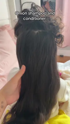 Unless you want this problem don’t buy the onion shampoo #onionshampoo #biotin #hairvitamins #hairhealth #onionshampooandconditioner #healthyhair #waistlengthhair 